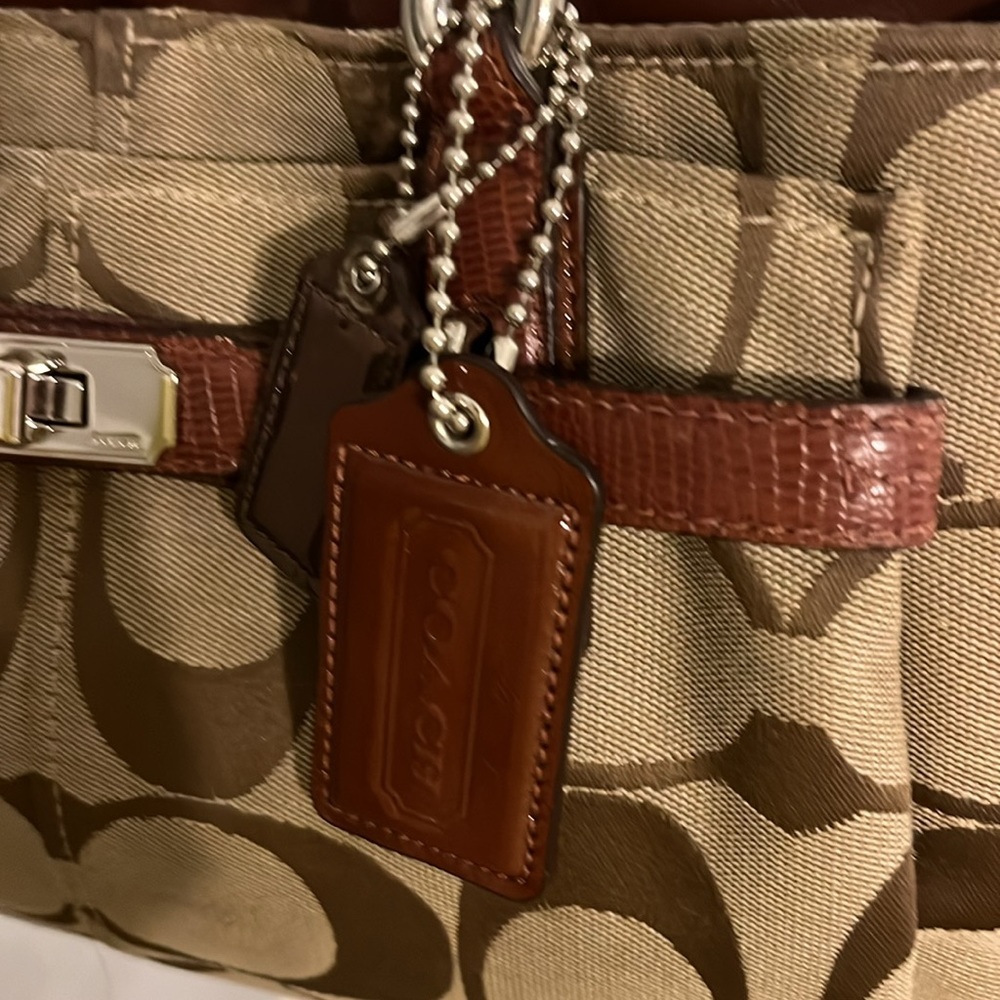 Authentic Coach Purse with dust bag - Picture 5 of 8